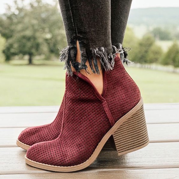 7.5 LAST PAIR | Perforated Ankle Booties - Picture 2 of 8